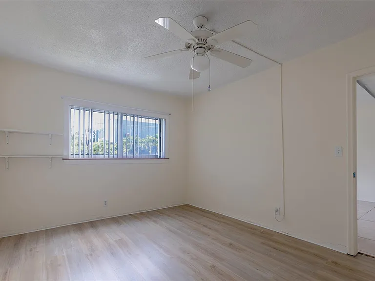 1001 SE 16th St #8 — Photo 10