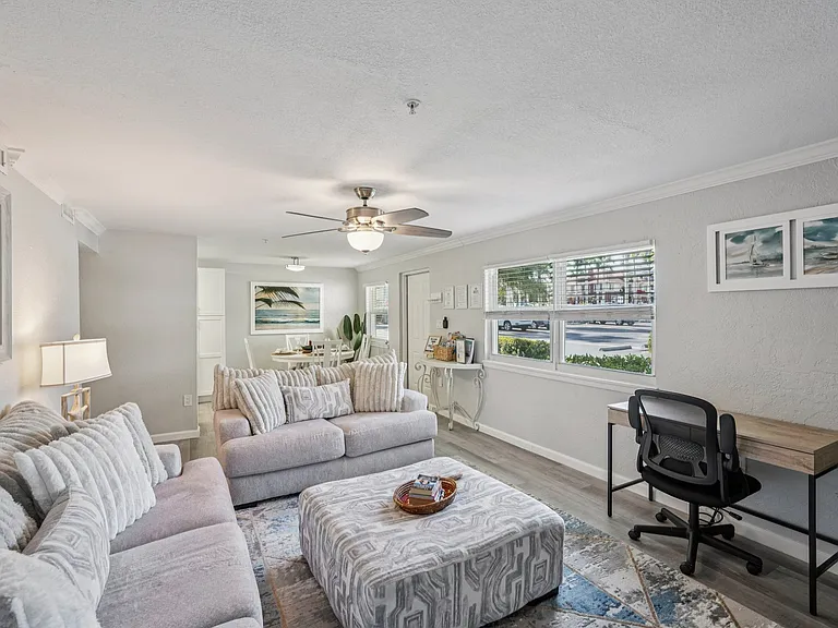 Riverwalk Apartments — Photo 3