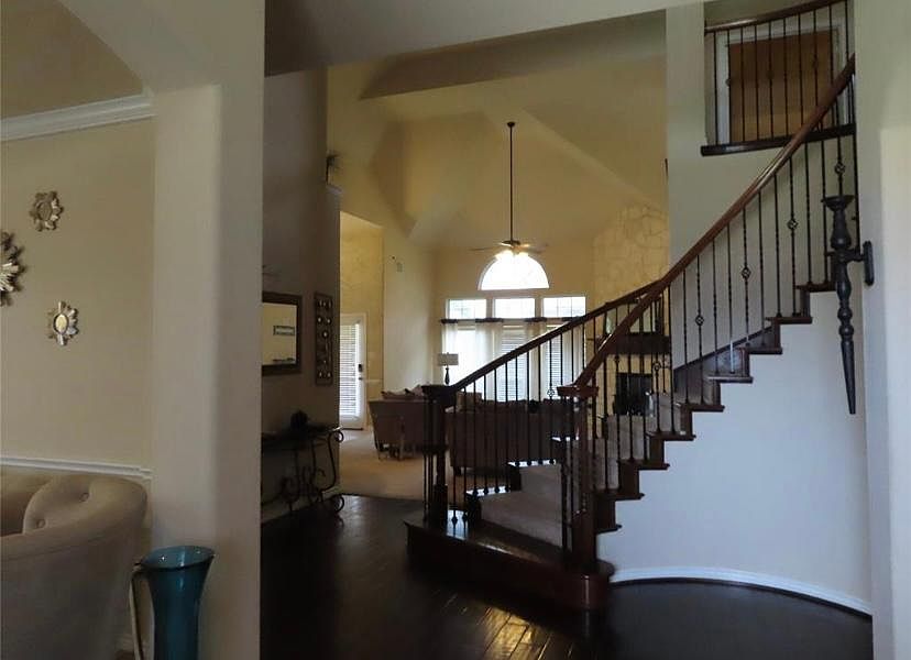 1st image of 609 Norwood Ct