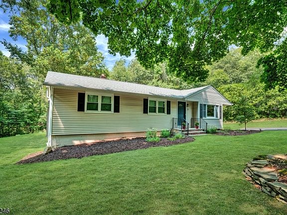 2nd image of 31 Fieldstone Dr