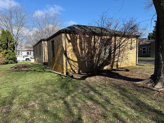 3rd image of 6 Whitaker Dr