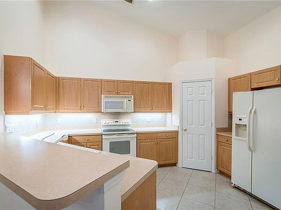 5th image of 4057 Fairway Dr