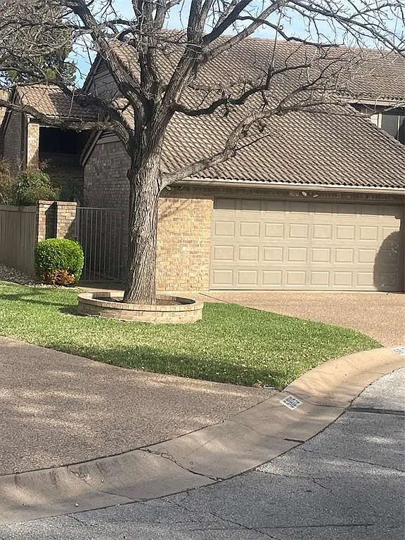 3 bed, 2.5 bath, 2083 sqft, $3,900 — Photo 1