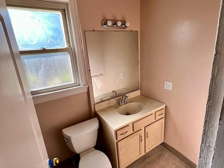 726 Woodlawn Ave — Photo 6