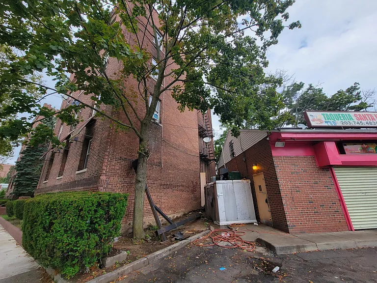 703 Howard Ave #42 — Photo 8