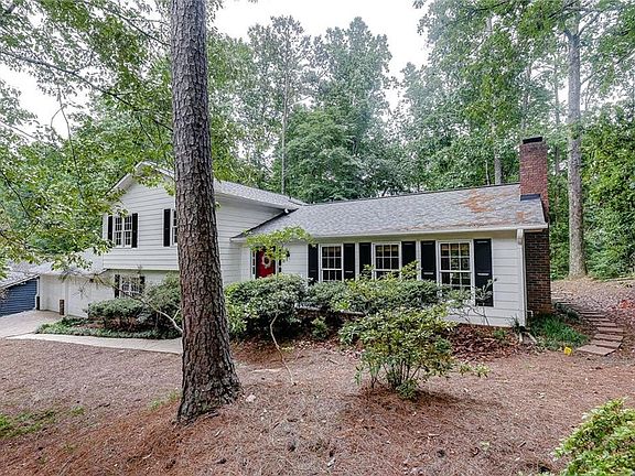 3rd image of 3340 Creek Hollow Dr