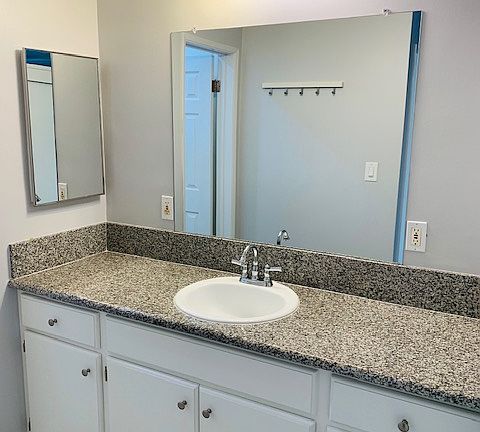 4th image of 2304 S Carmelina Ave #5