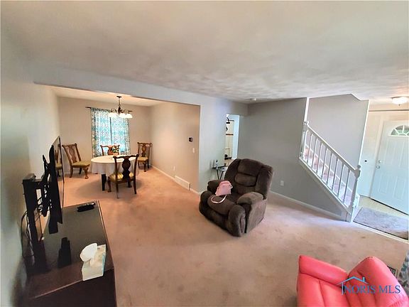 5th image of 200 Edgewood Dr