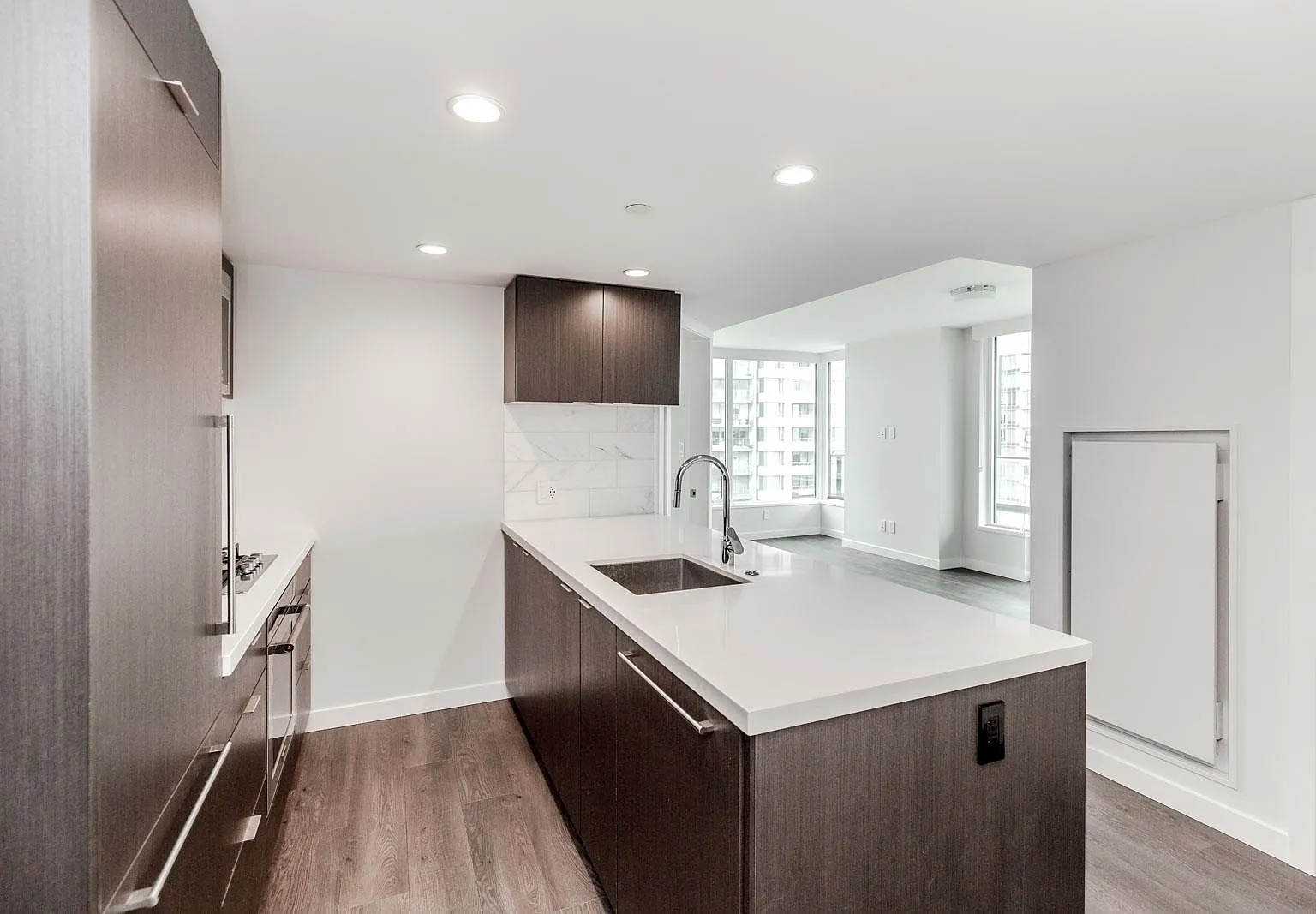 1 bed, 550 sqft, $2,100 — Photo 2