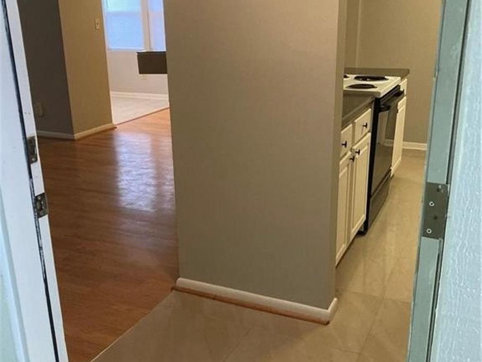 1st image of 5153 Roswell Rd Unit 9