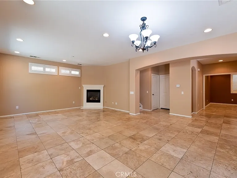 3513 W Hughes Ln — Photo 5