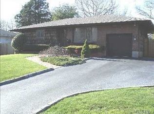 14 August Cres, Commack, NY 11725