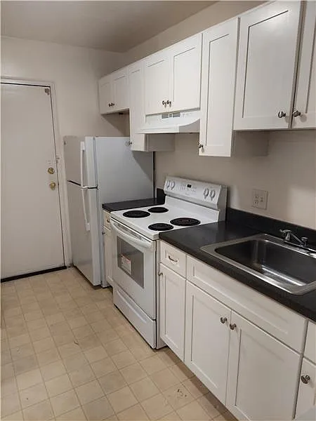 25 Brooks Ave #19
