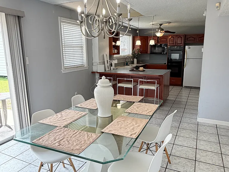 6108 Rosalie Ct — Photo 4