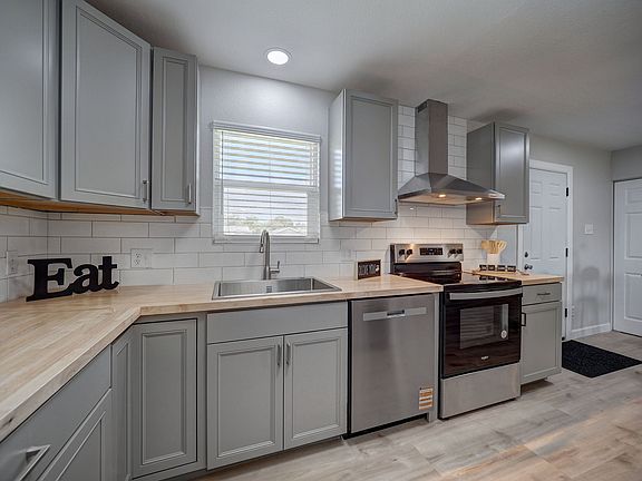2nd image of 222 N 9th St