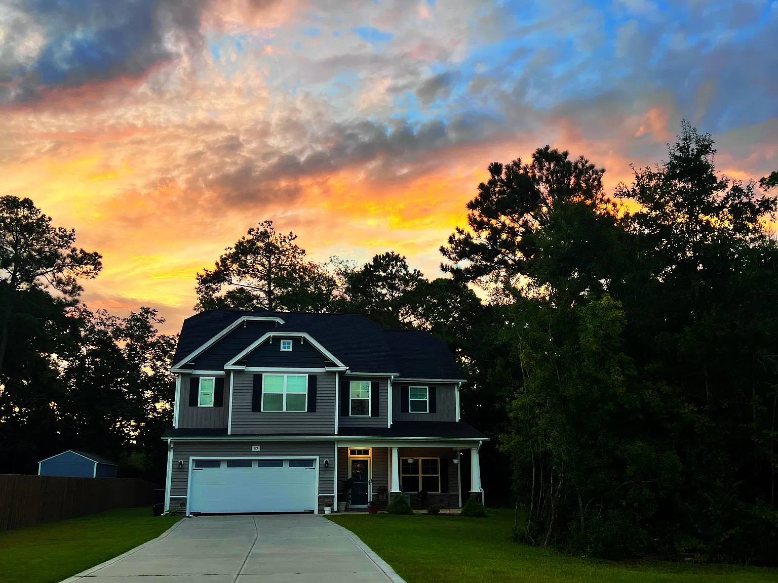 4 bed, 2.5 bath, 2400 sqft, $2,500 — Photo 2