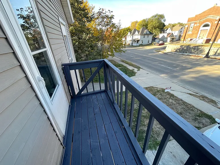 1209 N Main St — Photo 4