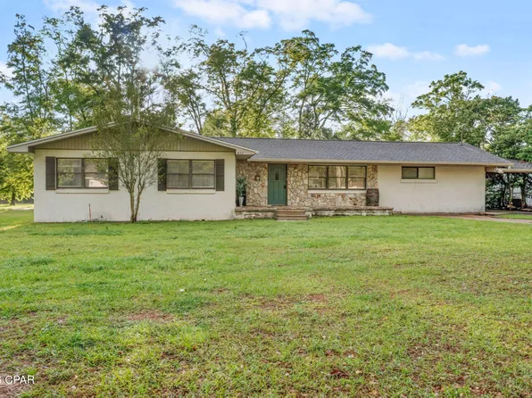 872 1st St, Chipley, FL 32428