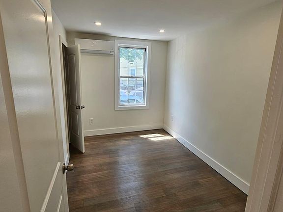 4th image of 11402 95th Ave