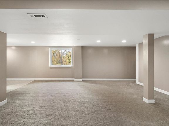 4th image of 86 Skyline Dr