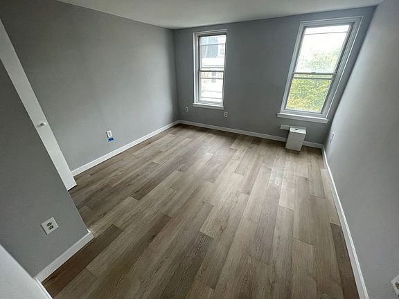 4th image of 3500 Ainslie St #3F