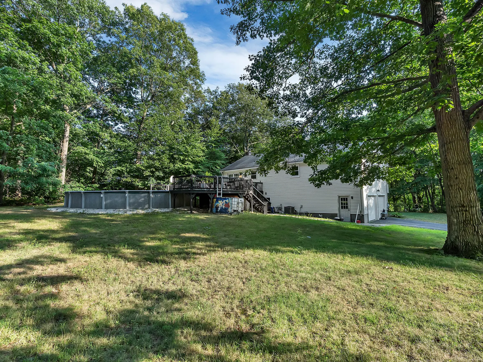 3 bed, 2.5 bath, 2300 sqft, $4,500 — Photo 4