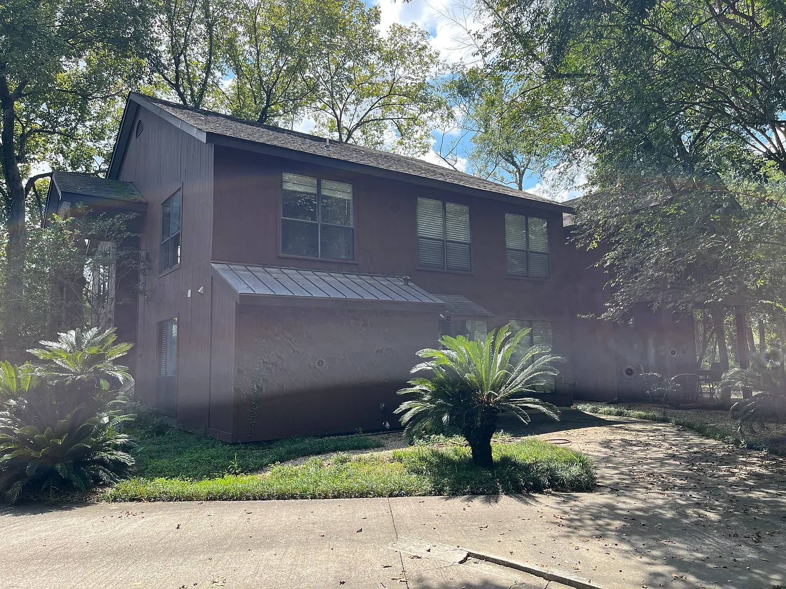 4 bed, 2.5 bath, 2000 sqft, $2,400 — Photo 1
