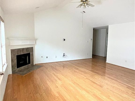 4th image of 18007 Rose Hill Park Ln