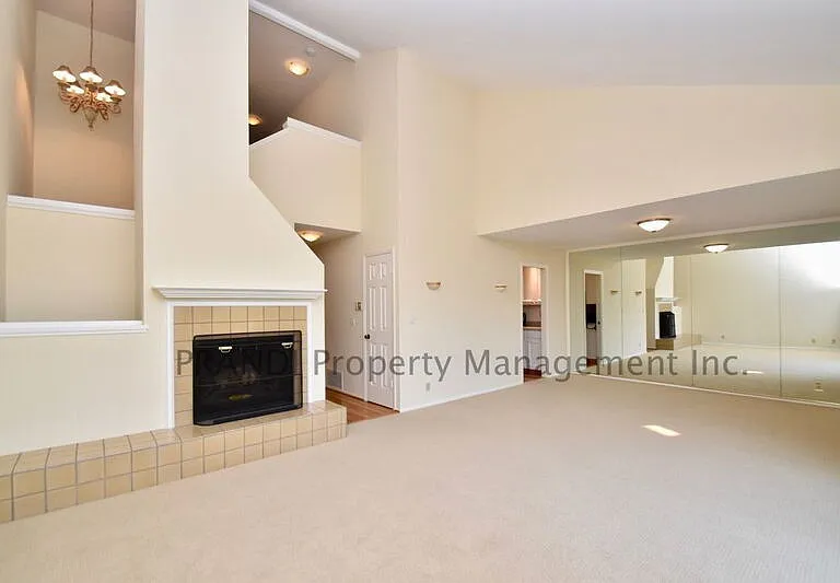 1033 Susan Way — Photo 4