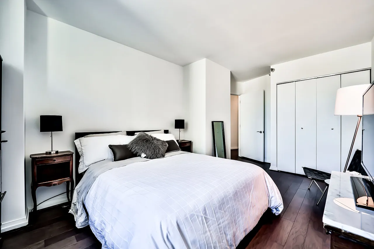 2 bed, 1400 sqft, $4,400 — Photo 1