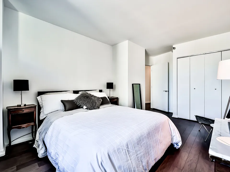 33 W Ontario St #32B