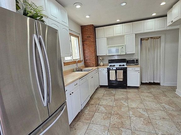 2nd image of 2818 Coddington Ave
