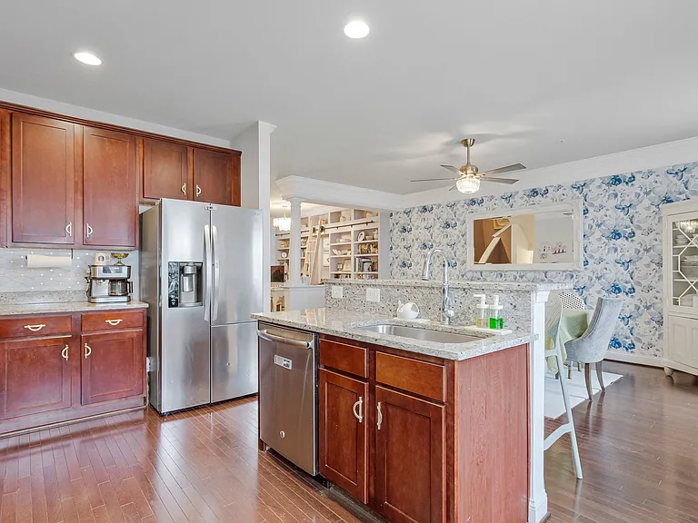 703 Skippers Ln — Photo 4