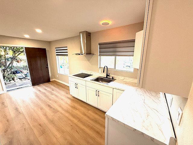 Bright, cozy and clean modern-style unit.