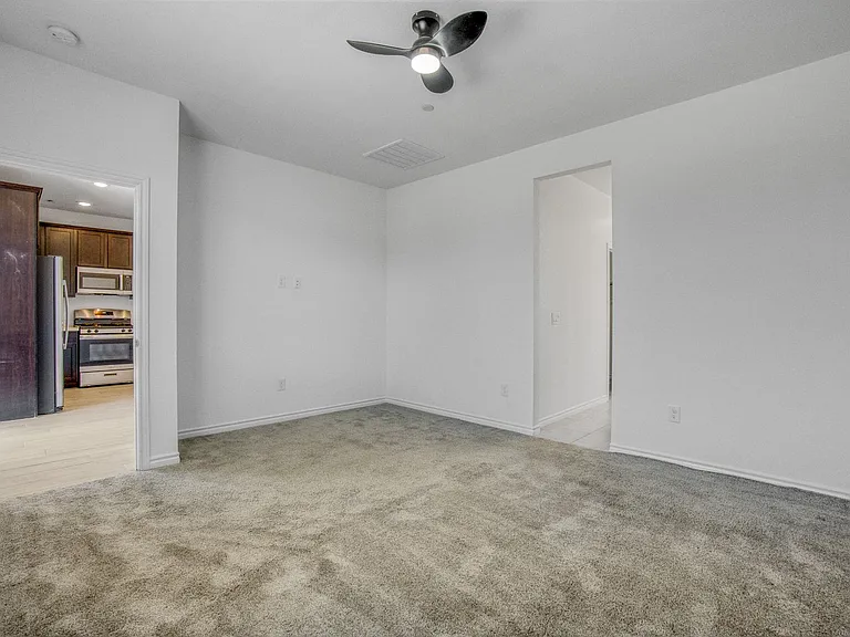 9770 Redwood Cascade St — Photo 11