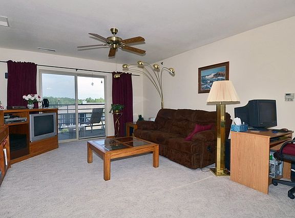 2nd image of 102 Prairie Heights Dr APT 109