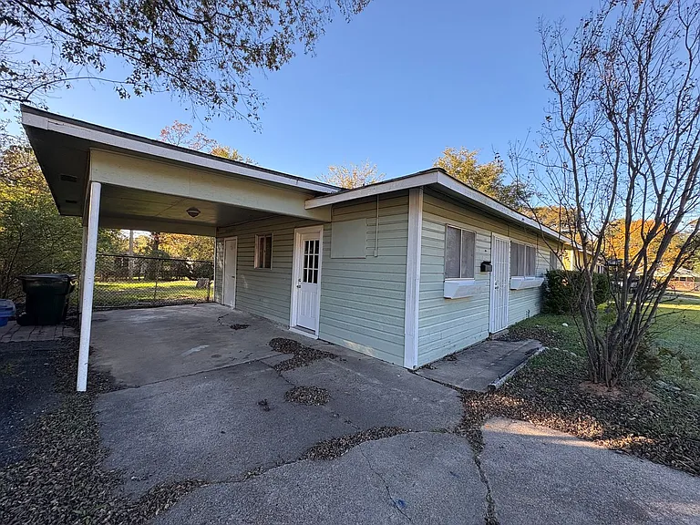 8408 David Dr — Photo 2