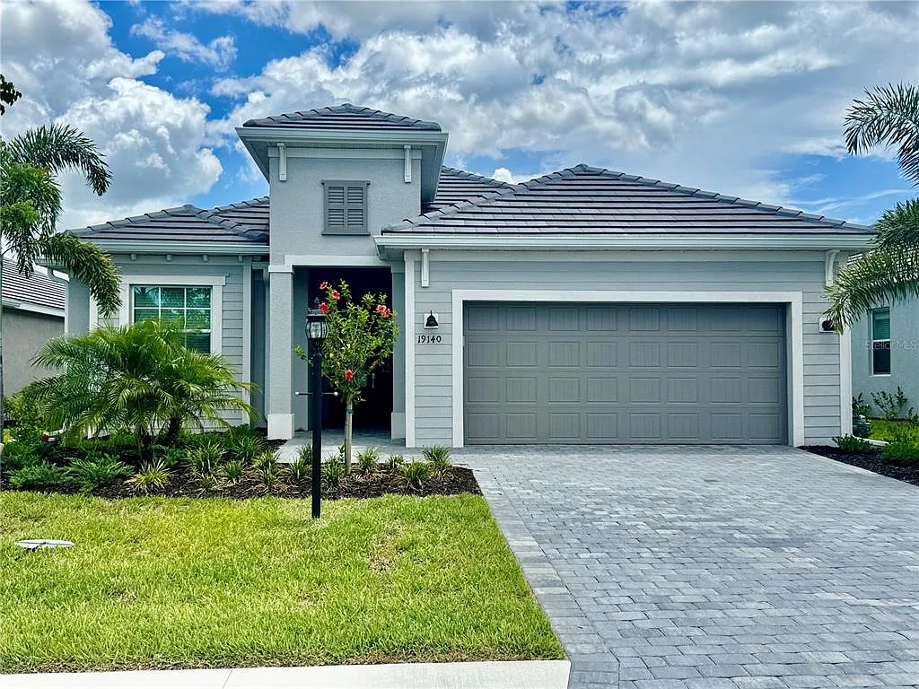 3 bed, 2.0 bath, 2246 sqft, $8,000 — Photo 1