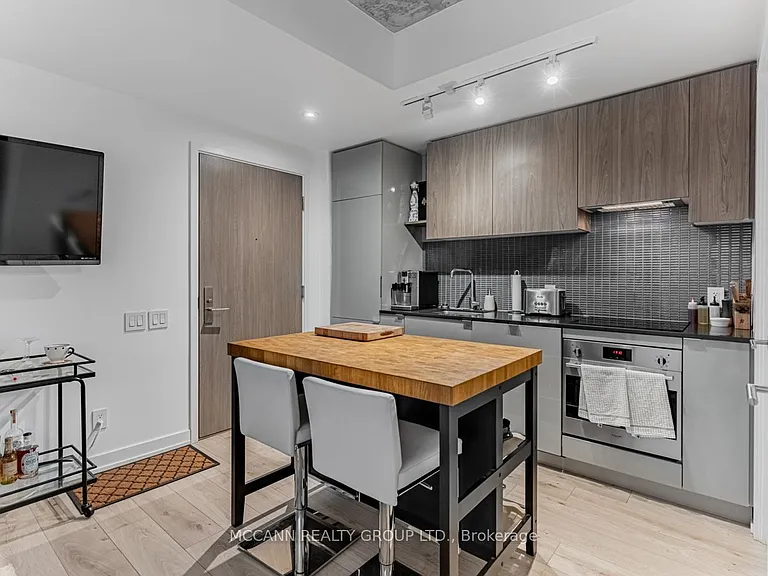 161 Roehampton Ave #332 — Photo 7