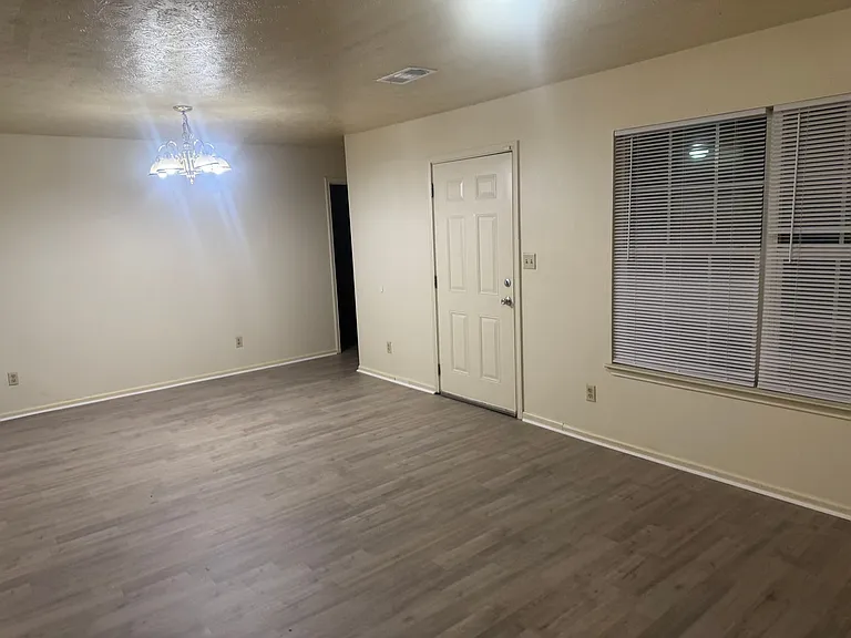 4215 Walnut Park Dr — Photo 8