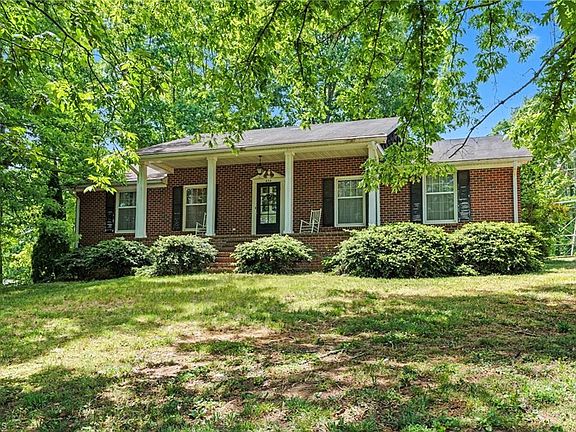 3rd image of 654 Runningbrook Ln