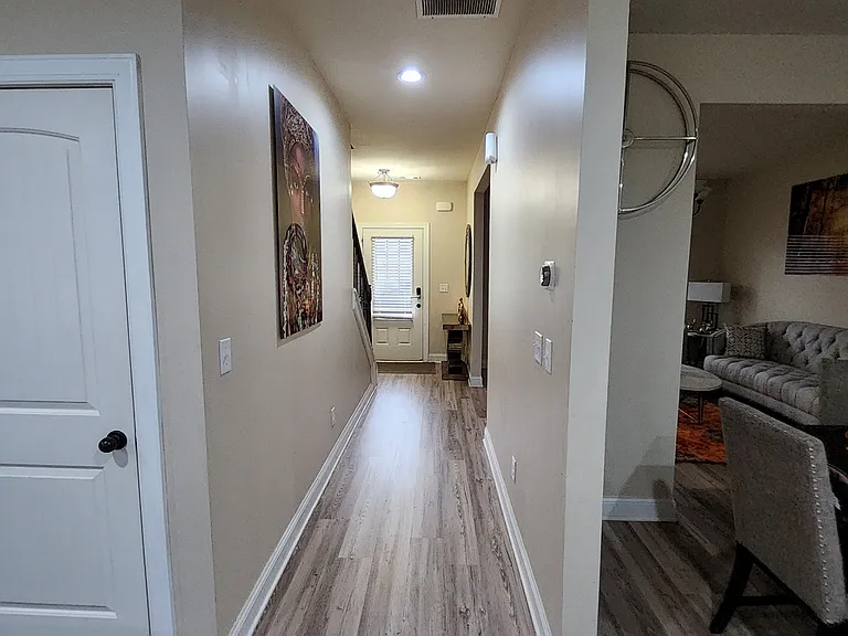 1139 Hartwell Rd — Photo 2