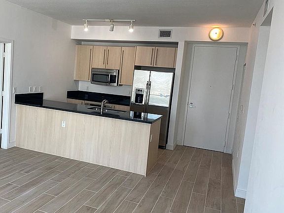 2nd image of 1111 SW 1st Ave APT 3123N