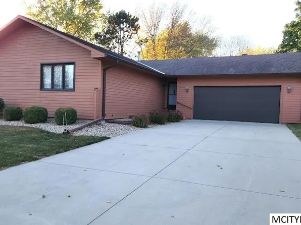 4 Quarry Rd, Mason City, IA 50401