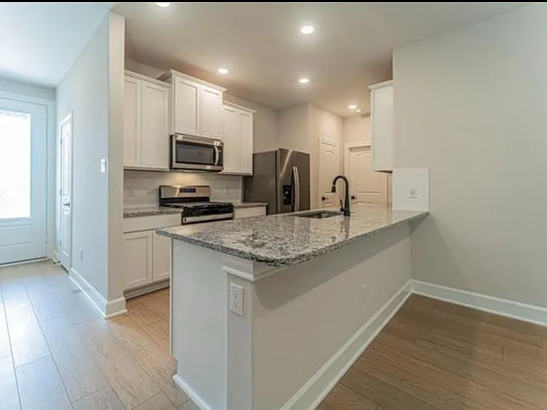 1204 Witherspoon Ln — Photo 6