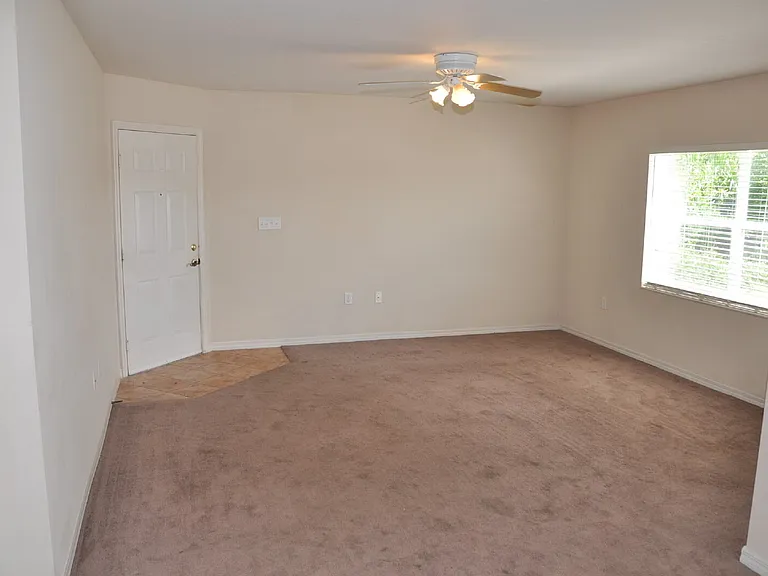 4600 E Moody Blvd #4H — Photo 3
