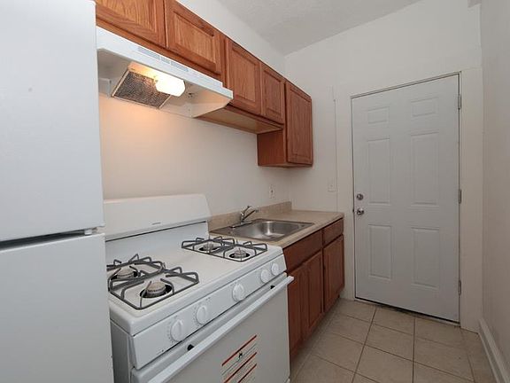 4th image of 3512 Clifton Ave #2