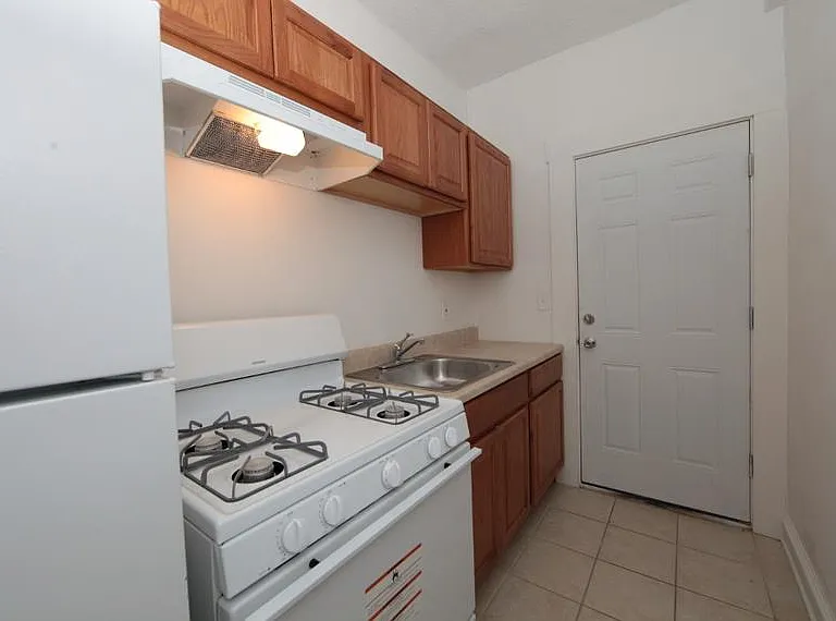 3512 Clifton Ave — Photo 4