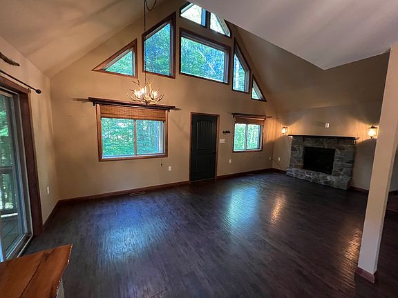 5th image of 30 Woodland Dr