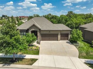 11113 S Montclaire Dr, Olathe, KS 66061